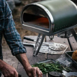 Gozney Pizzaofen Roccbox Olivgrün 12 Gozney Pizzaofen Roccbox Olivgrün -Santos Grills Verkaufsladen gozney pizzaofen roccbox olivgruen c3ccc9fd5ae3378786a31168bd5a98ae