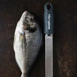 Microplane Premium Reibe / Zester, Anthrazit Grau -Santos Grills Verkaufsladen microplane premium reibe zester anthrazit grau 50cab73deb3095e617cdfdd3b17d6dfd