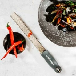 Microplane Premium Reibe / Zester, Anthrazit Grau -Santos Grills Verkaufsladen microplane premium reibe zester anthrazit grau a342255e8a876e7cc310a1db149e7b2d