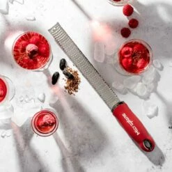 Microplane Premium Reibe / Zester, Granatapfelrot -Santos Grills Verkaufsladen microplane premium reibe zester granatapfelrot ff3079aa465a72850567454503807913
