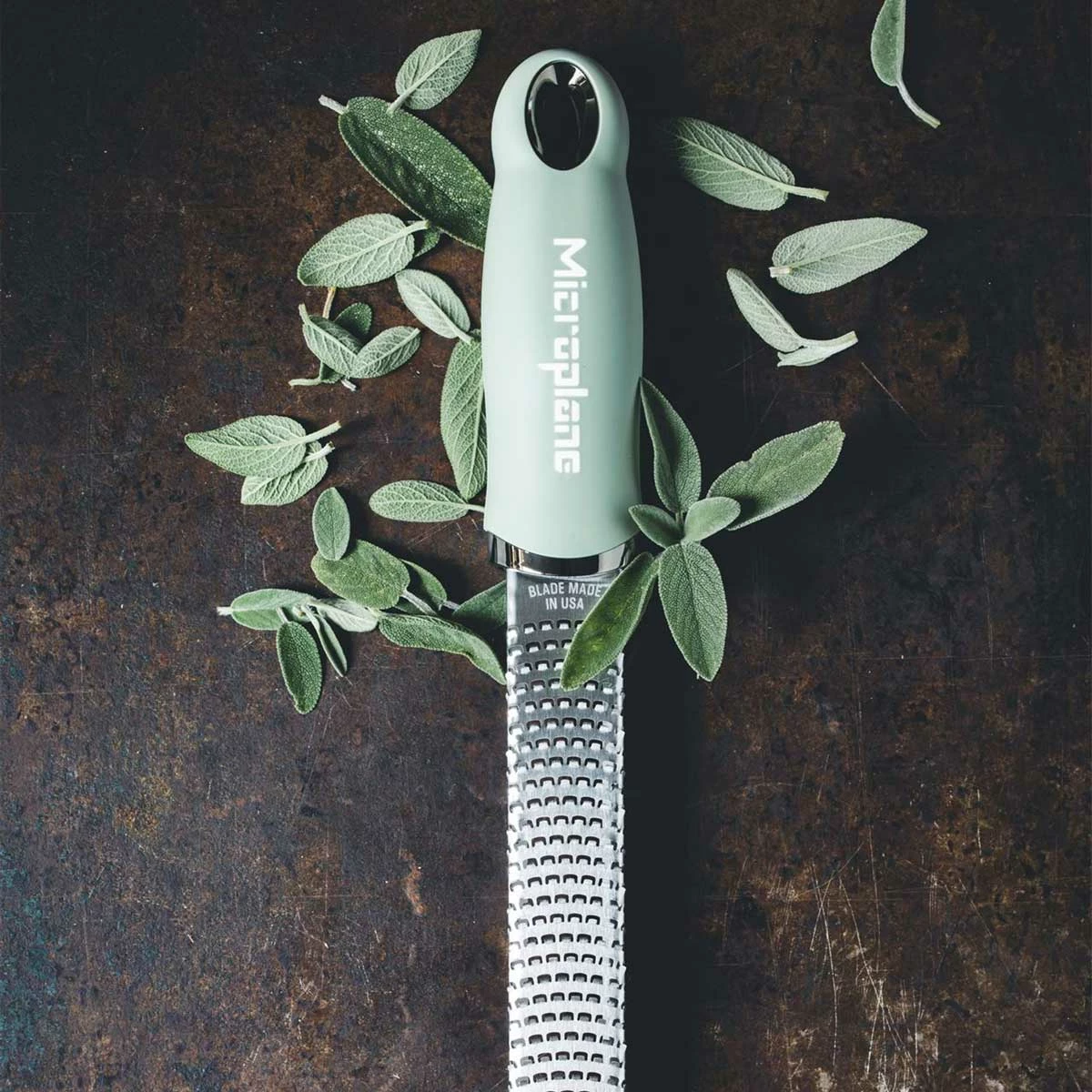 Microplane Premium Reibe / Zester, Salbei Grün 4 Microplane Premium Reibe / Zester, Salbei Grün – Bild 2