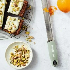 Microplane Premium Reibe / Zester, Salbei Grün 12 Microplane Premium Reibe / Zester, Salbei Grün -Santos Grills Verkaufsladen microplane premium reibe zester salbei gruen d3dbe6a565979d43098d81dc05de9658