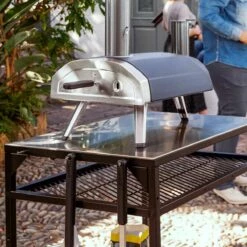 Ooni Fyra 12 Pizzaofen Tragbar Für 12" Große Pizzen -Santos Grills Verkaufsladen ooni fyra 12 tragbarer holzpellet pizzaofen 71c420a337bb06f2438fe32540e474d8
