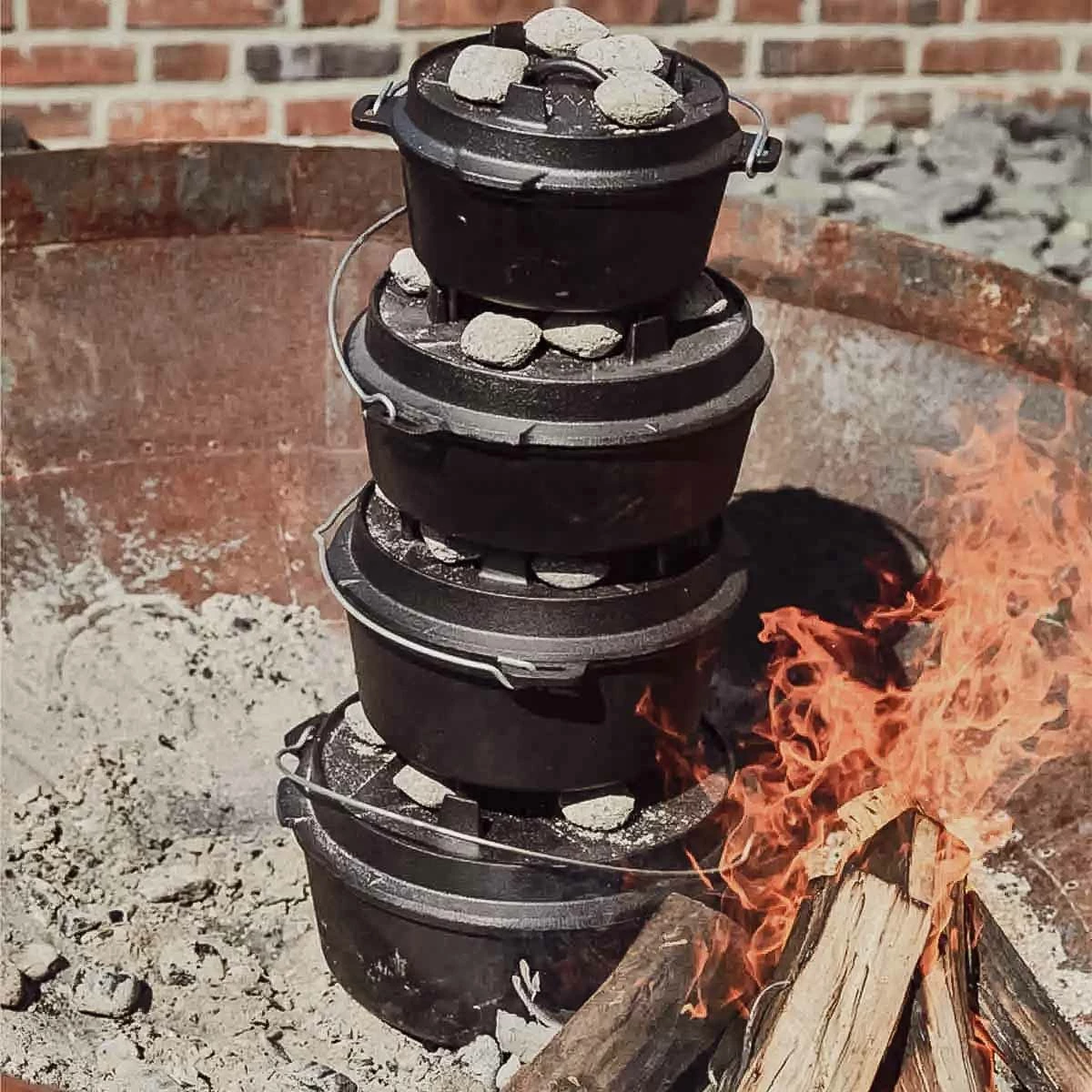 SANTOS Dutch Oven Feuertopf Schmortopf Camp Oven Ca. 8 Liter / 9 Qt Mit Füßen 5 SANTOS Dutch Oven Feuertopf Schmortopf Camp Oven Ca. 8 Liter / 9 Qt Mit Füßen – Bild 3