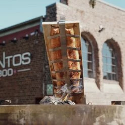 SANTOS Flammlachshalter Aus Edelstahl Inkl. Flammlachsbrett Aus Zedernholz -Santos Grills Verkaufsladen santos flammlachshalter aus edelstahl inkl flammlachsbrett aus zedernholz 09b61163c382b51bd31b4a1796fceac9