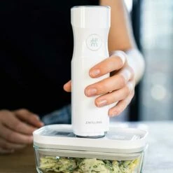 ZWILLING FRESH & SAVE Vakuumpumpe Mit Ladekappe, Weiß -Santos Grills Verkaufsladen zwilling fresh save vakuumpumpe mit ladekappe weiss 8966688ca186f7350ae2eef7a5b8e30f
